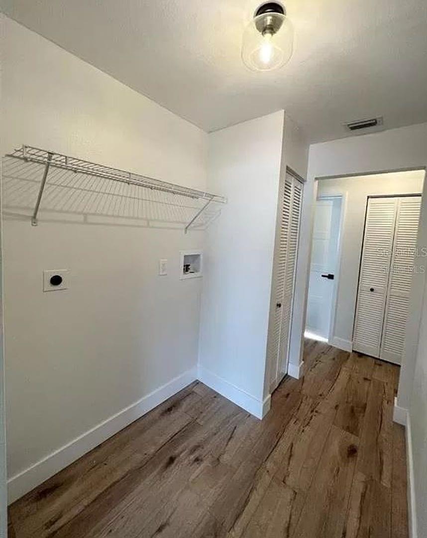 VENICE ESTATES SUB - Residential Lease