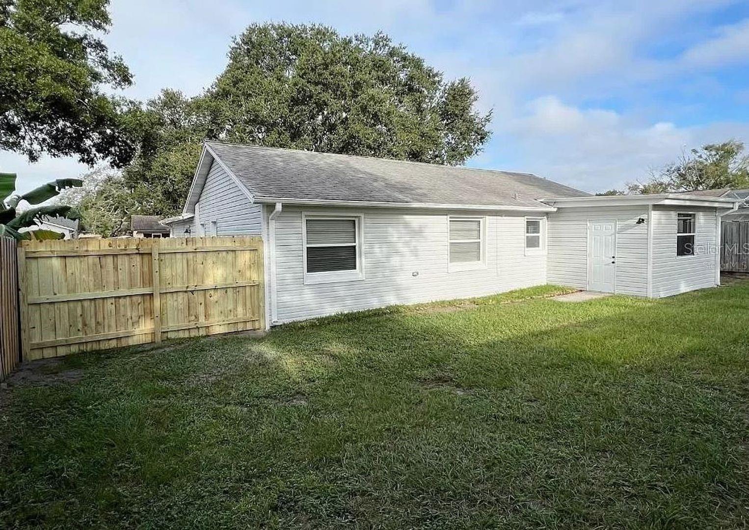 VENICE ESTATES SUB - Residential Lease