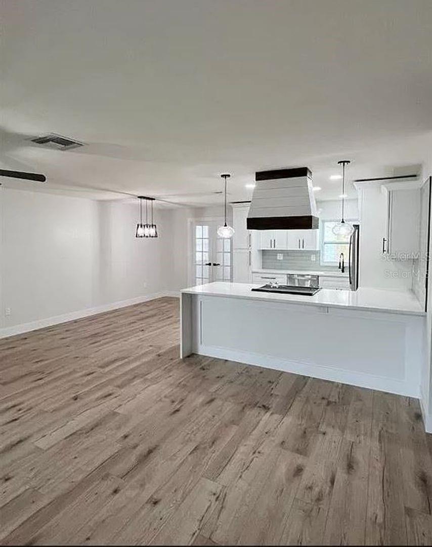 VENICE ESTATES SUB - Residential Lease