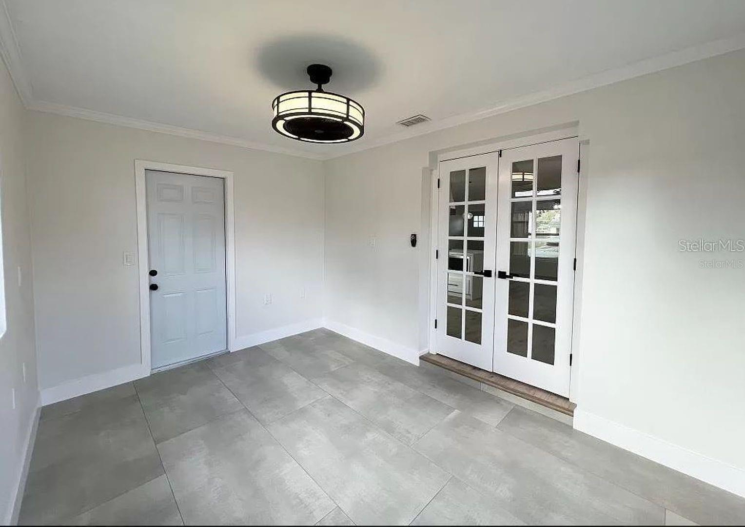 VENICE ESTATES SUB - Residential Lease