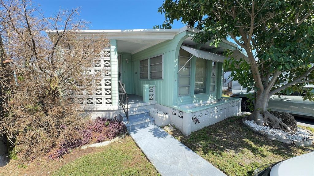 Photo of 4851 W Gandy Boulevard #B5L5, Tampa, FL 33611 (MLS # TB8430473)