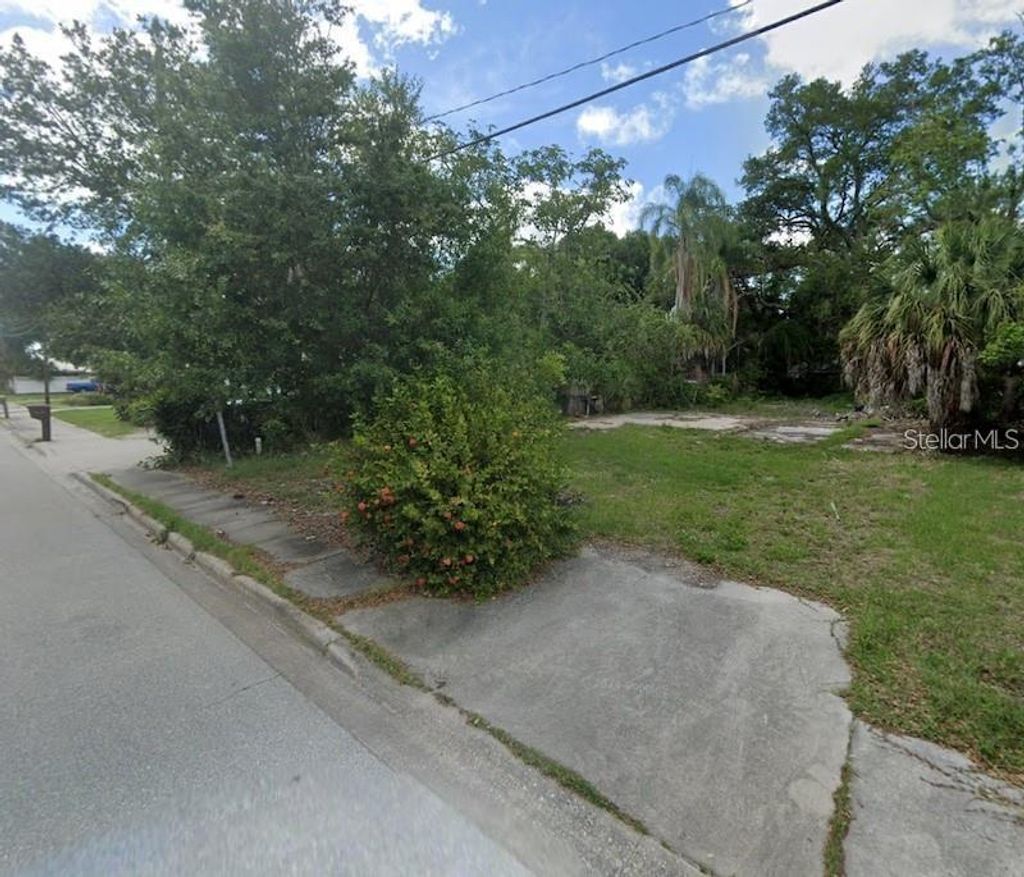 Photo of 1107 Putnam Drive, Sarasota, FL 34234 (MLS # S5116755)