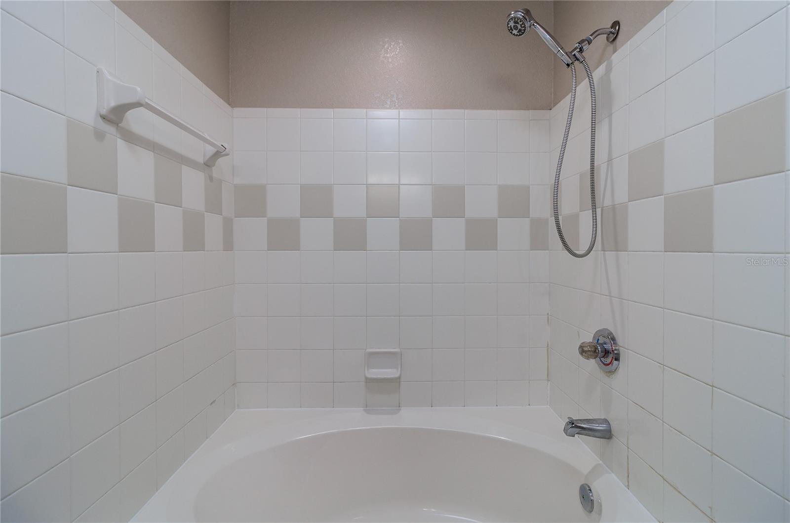 ADMIRALS WALK - Residential Lease