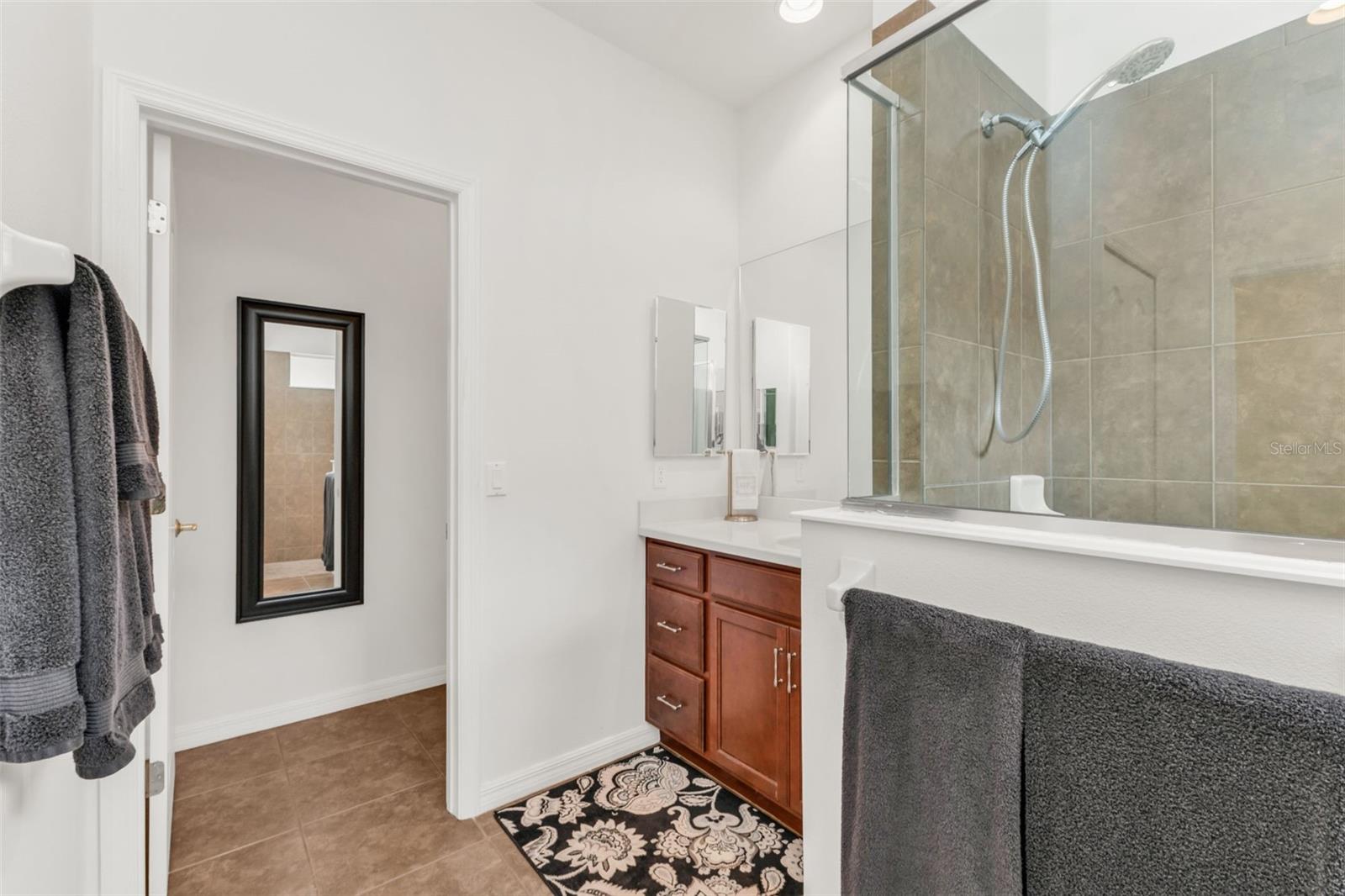 KINGS GATE PH 05 - Residential