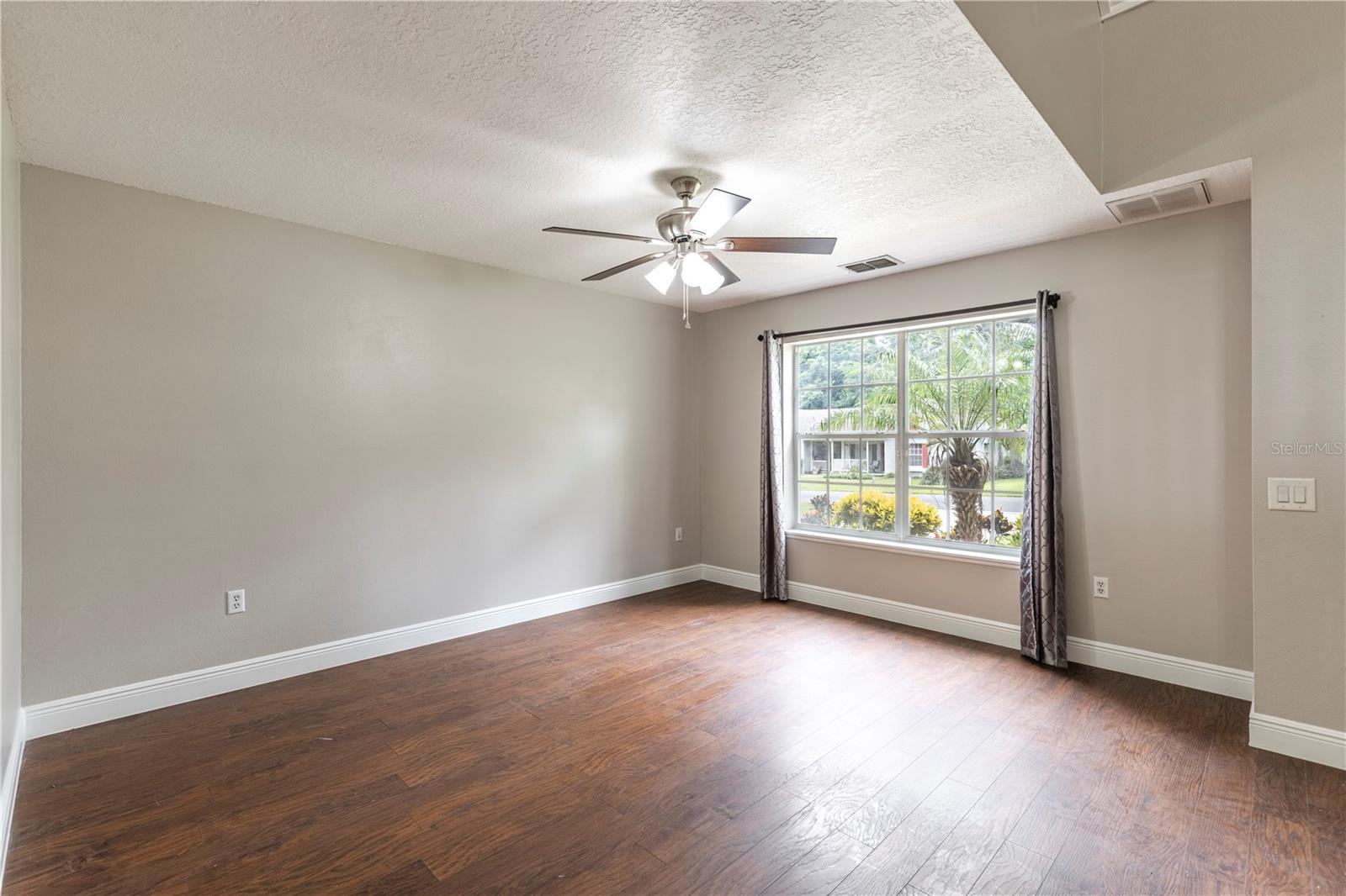 411 S COBBLE COURT