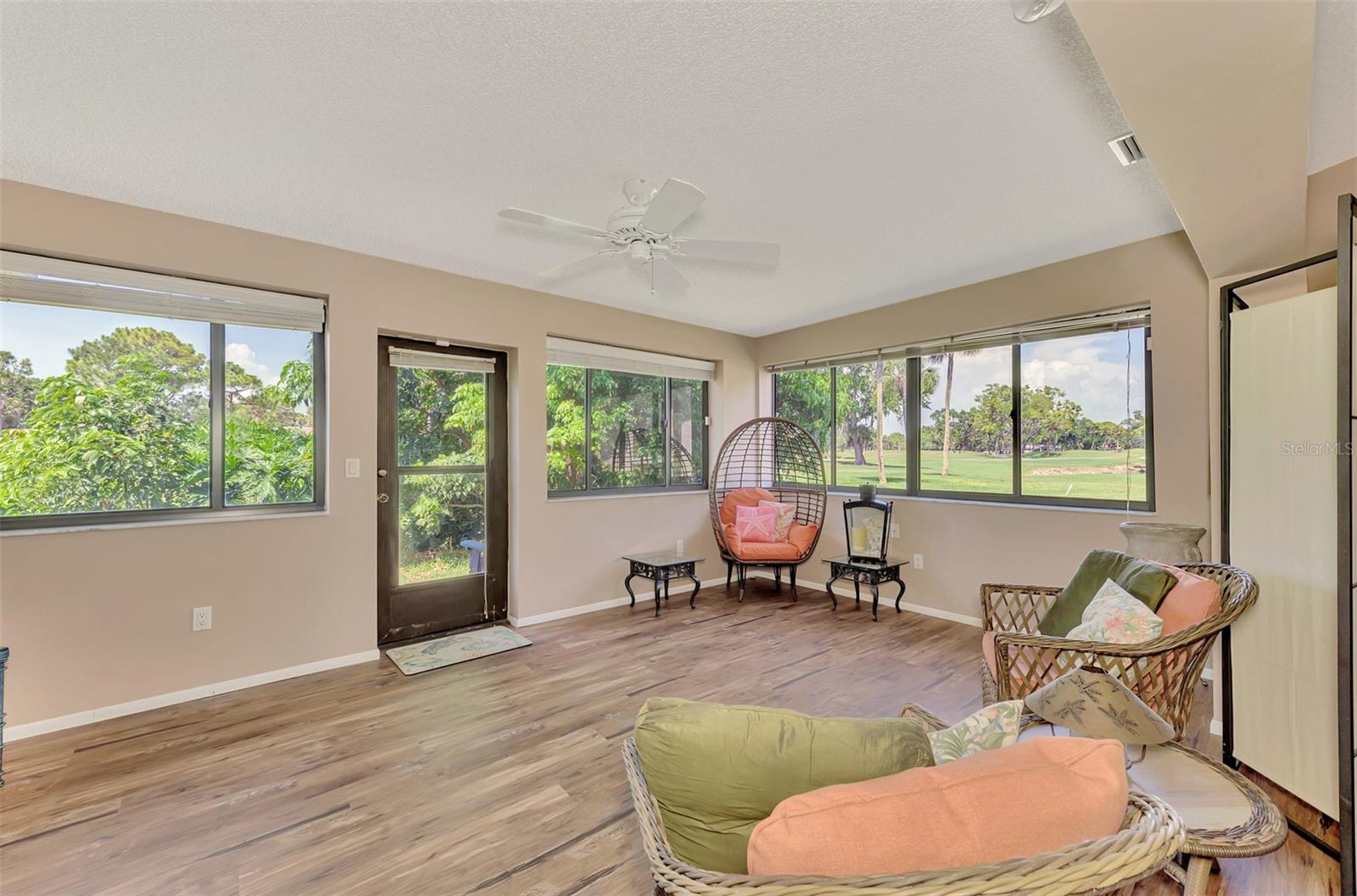 FAIRWAYS TWNHS & VILLAS - Residential