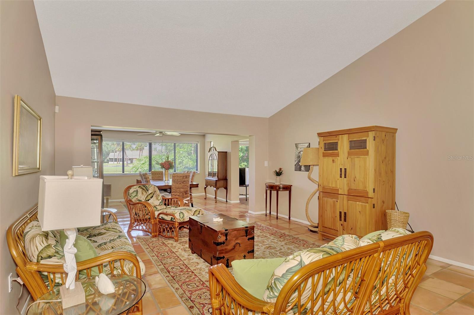 FAIRWAYS TWNHS & VILLAS - Residential