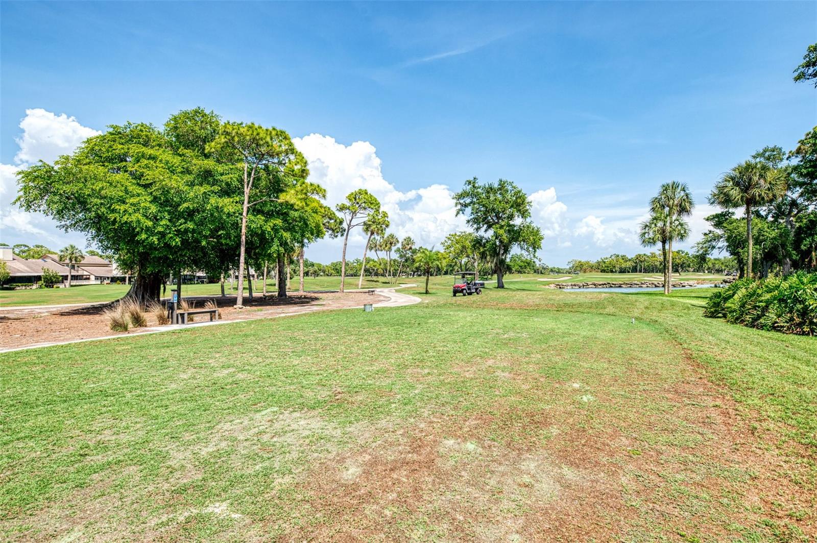 FAIRWAYS TWNHS & VILLAS - Residential