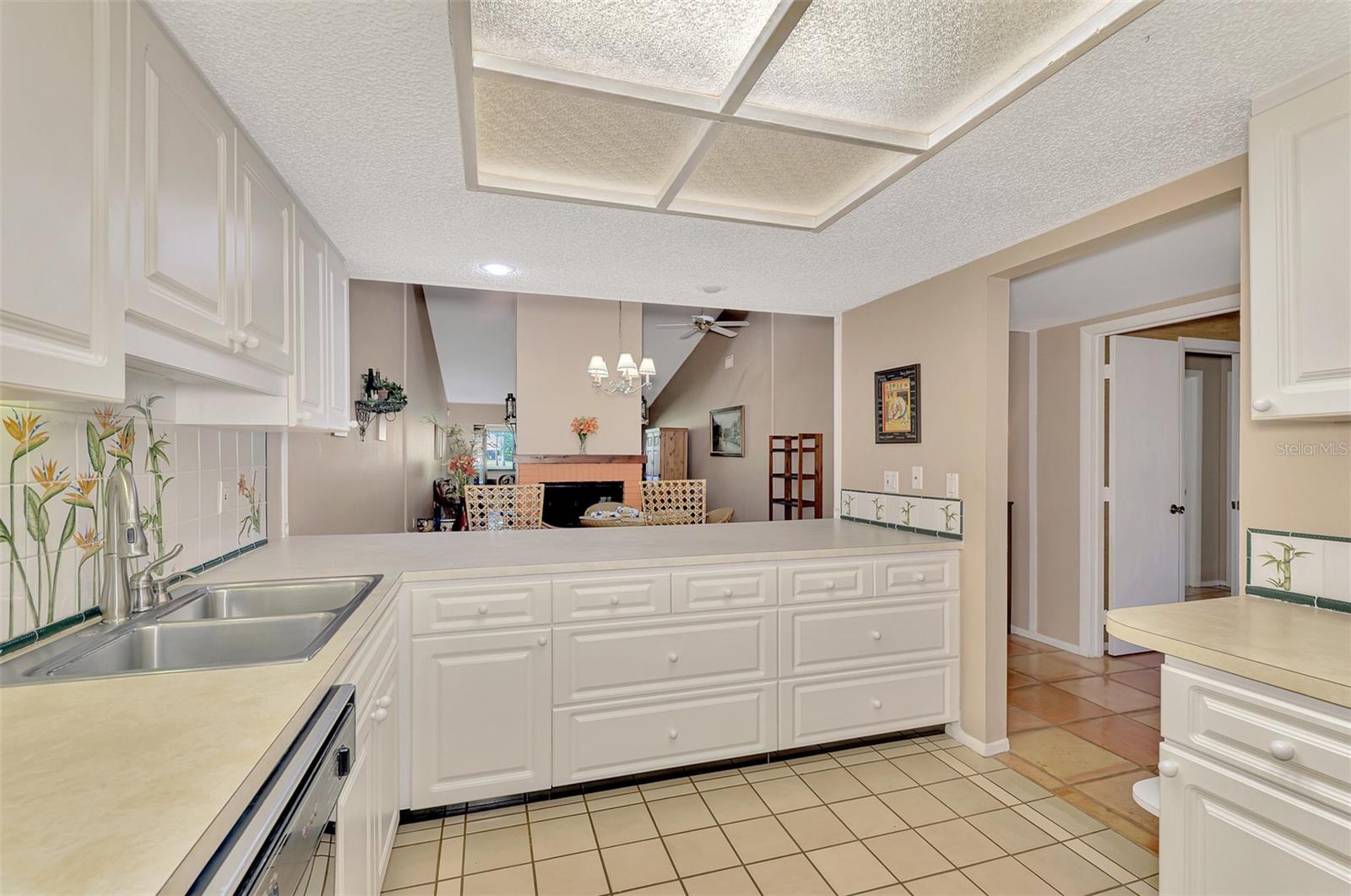 FAIRWAYS TWNHS & VILLAS - Residential