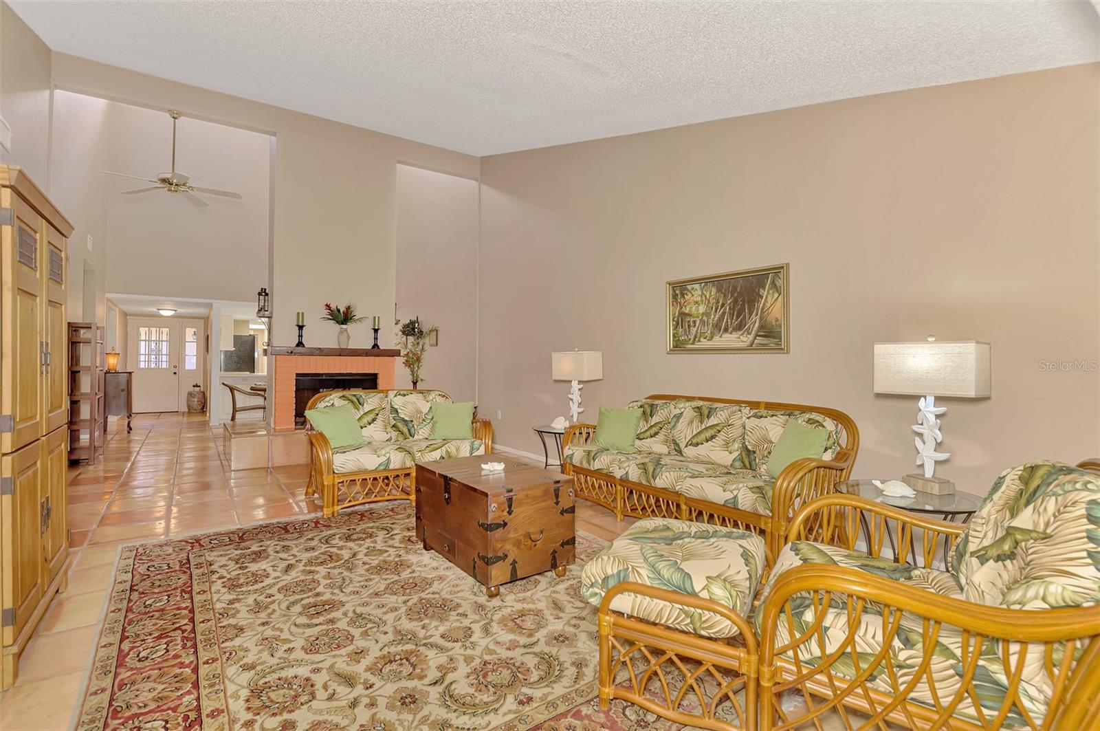 FAIRWAYS TWNHS & VILLAS - Residential