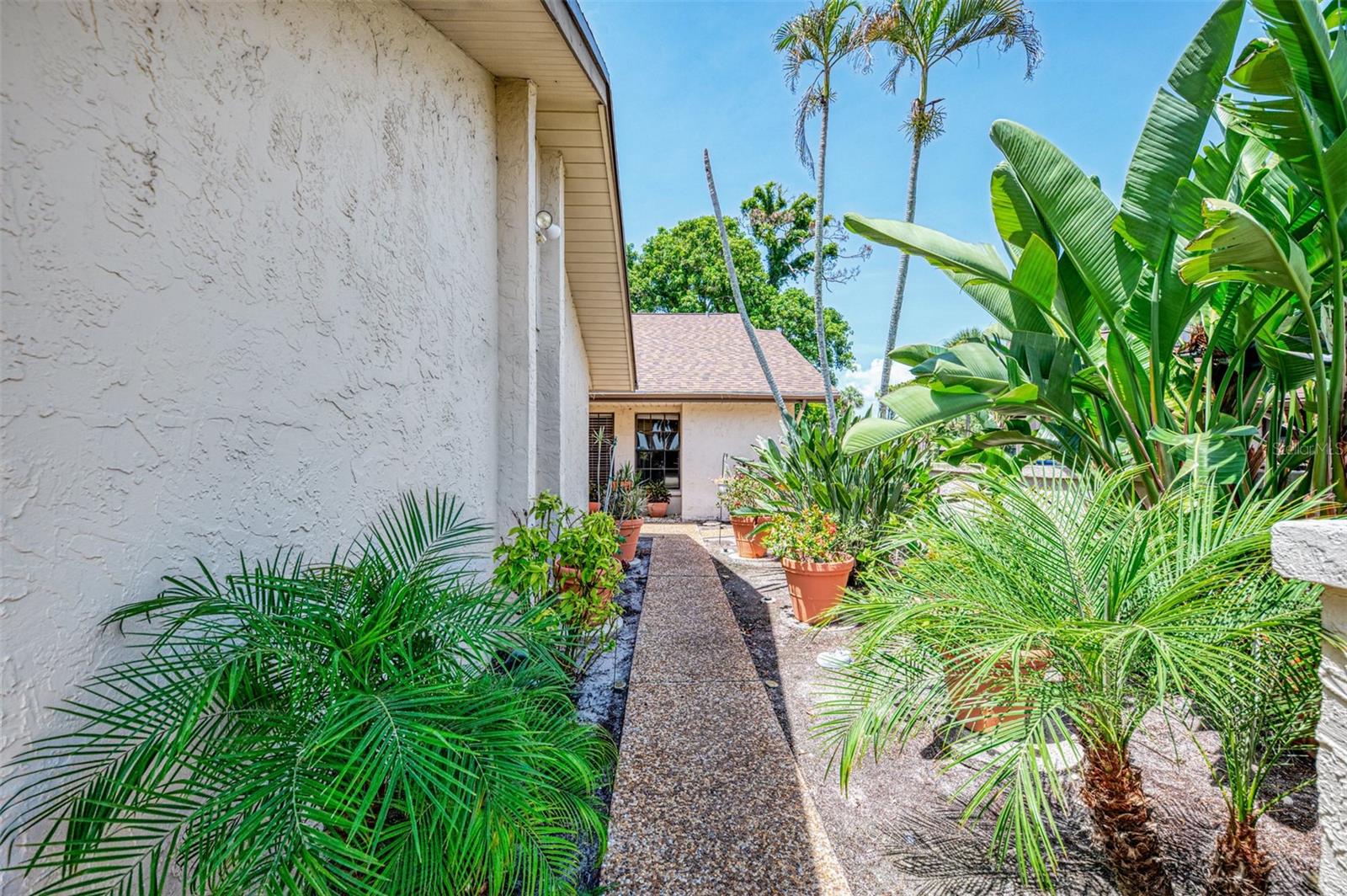 FAIRWAYS TWNHS & VILLAS - Residential