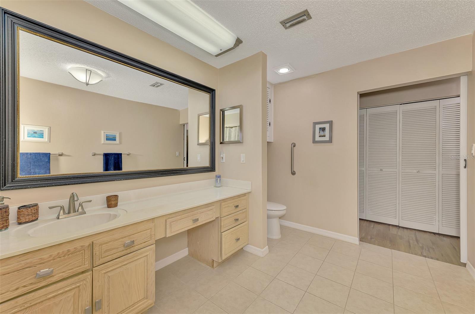 FAIRWAYS TWNHS & VILLAS - Residential