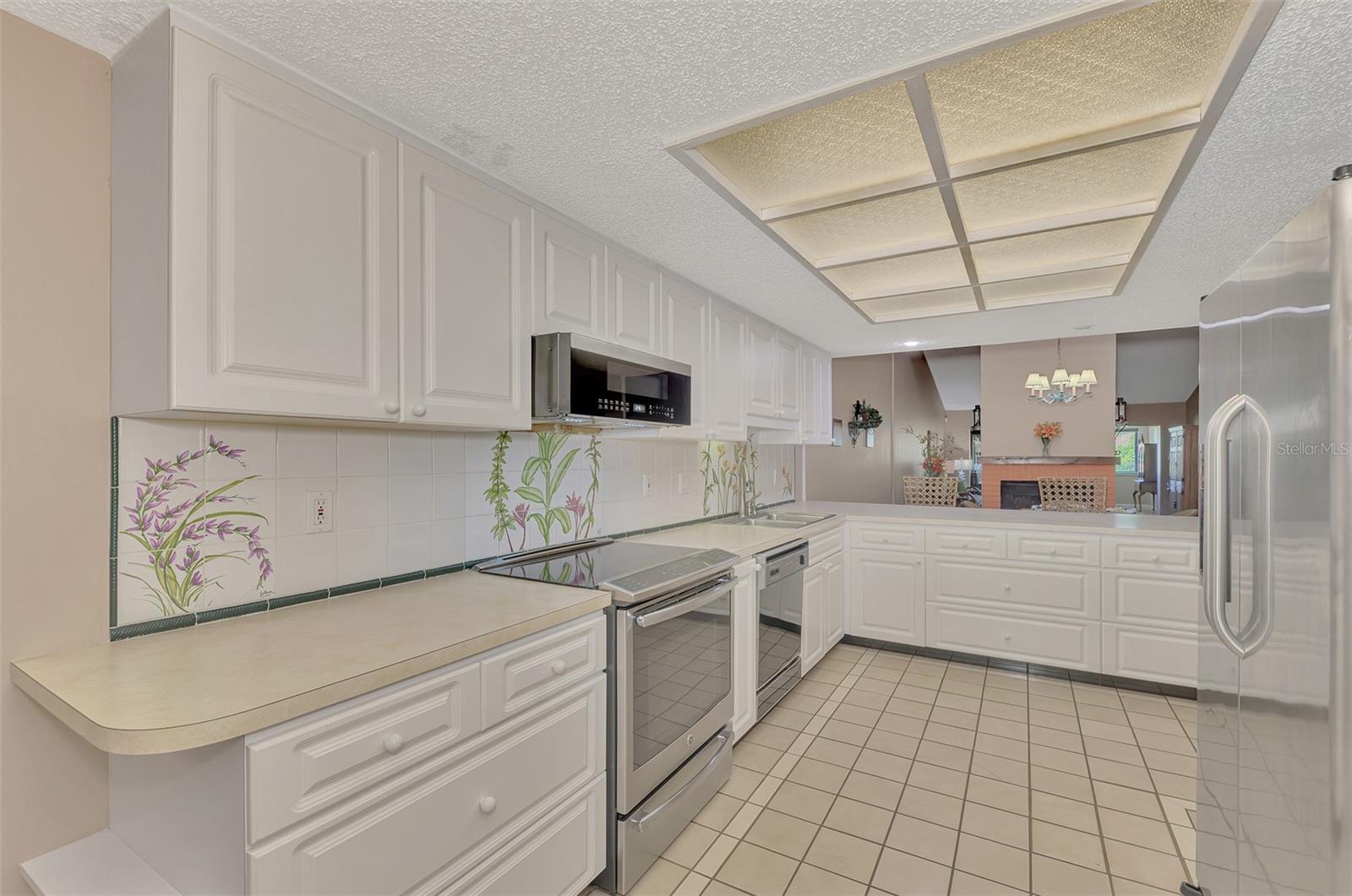 FAIRWAYS TWNHS & VILLAS - Residential