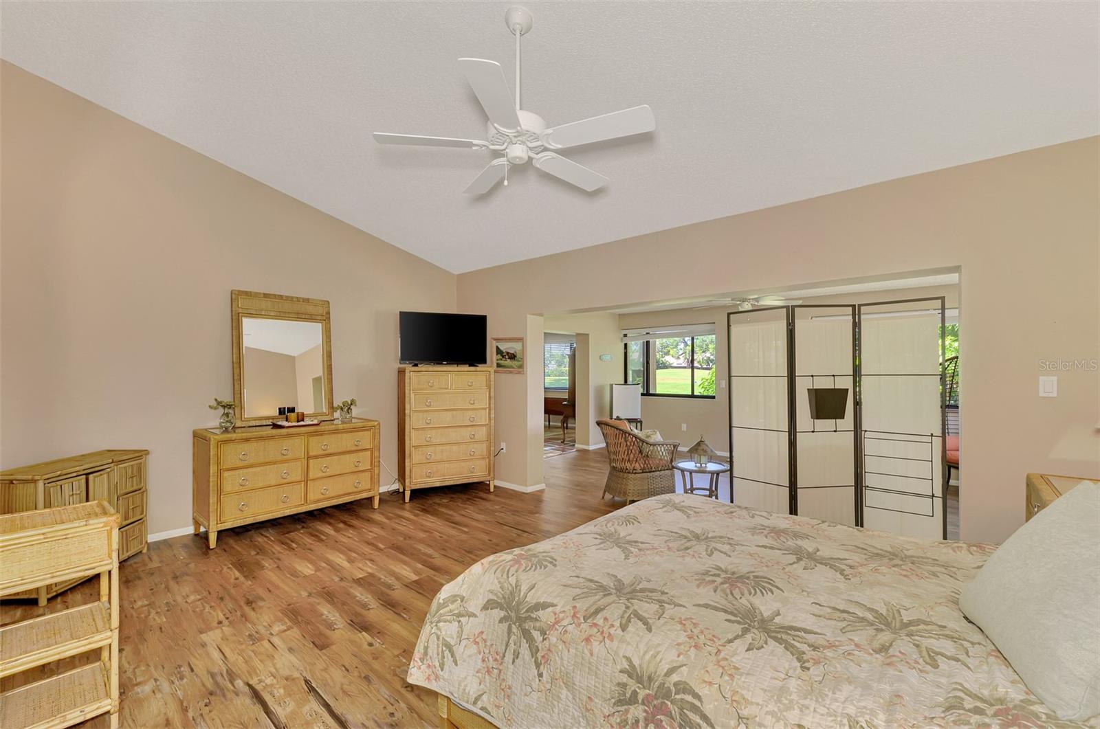FAIRWAYS TWNHS & VILLAS - Residential