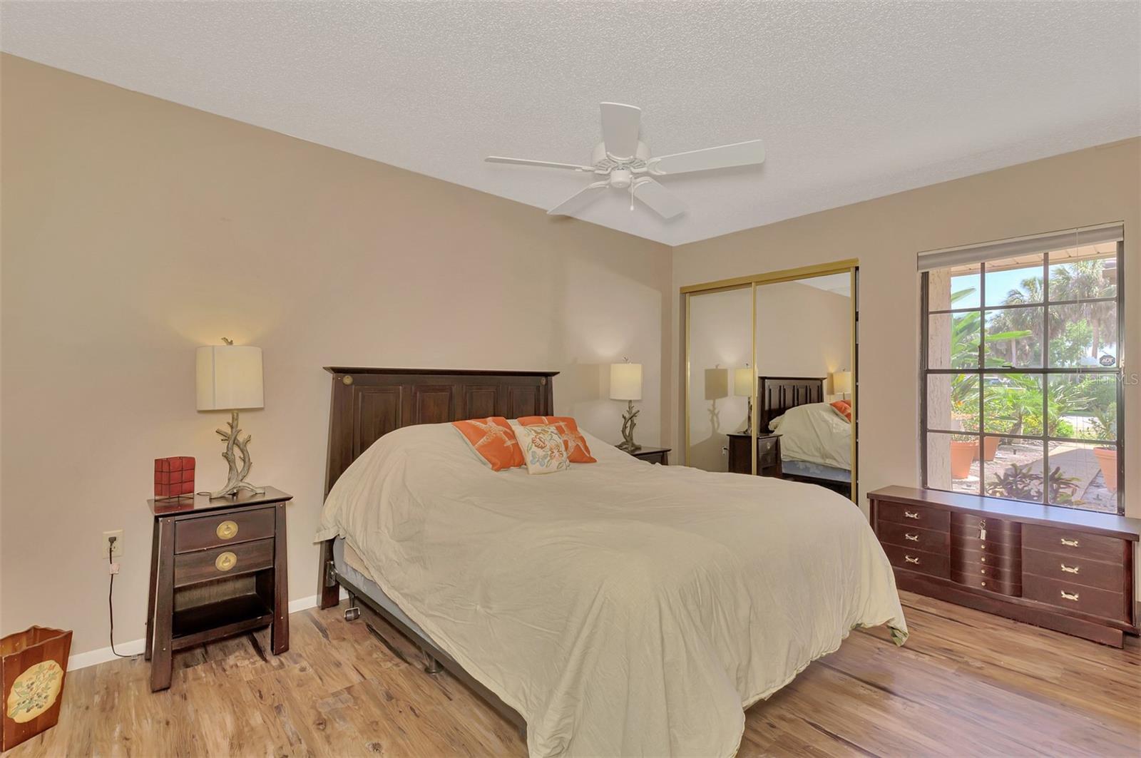 FAIRWAYS TWNHS & VILLAS - Residential