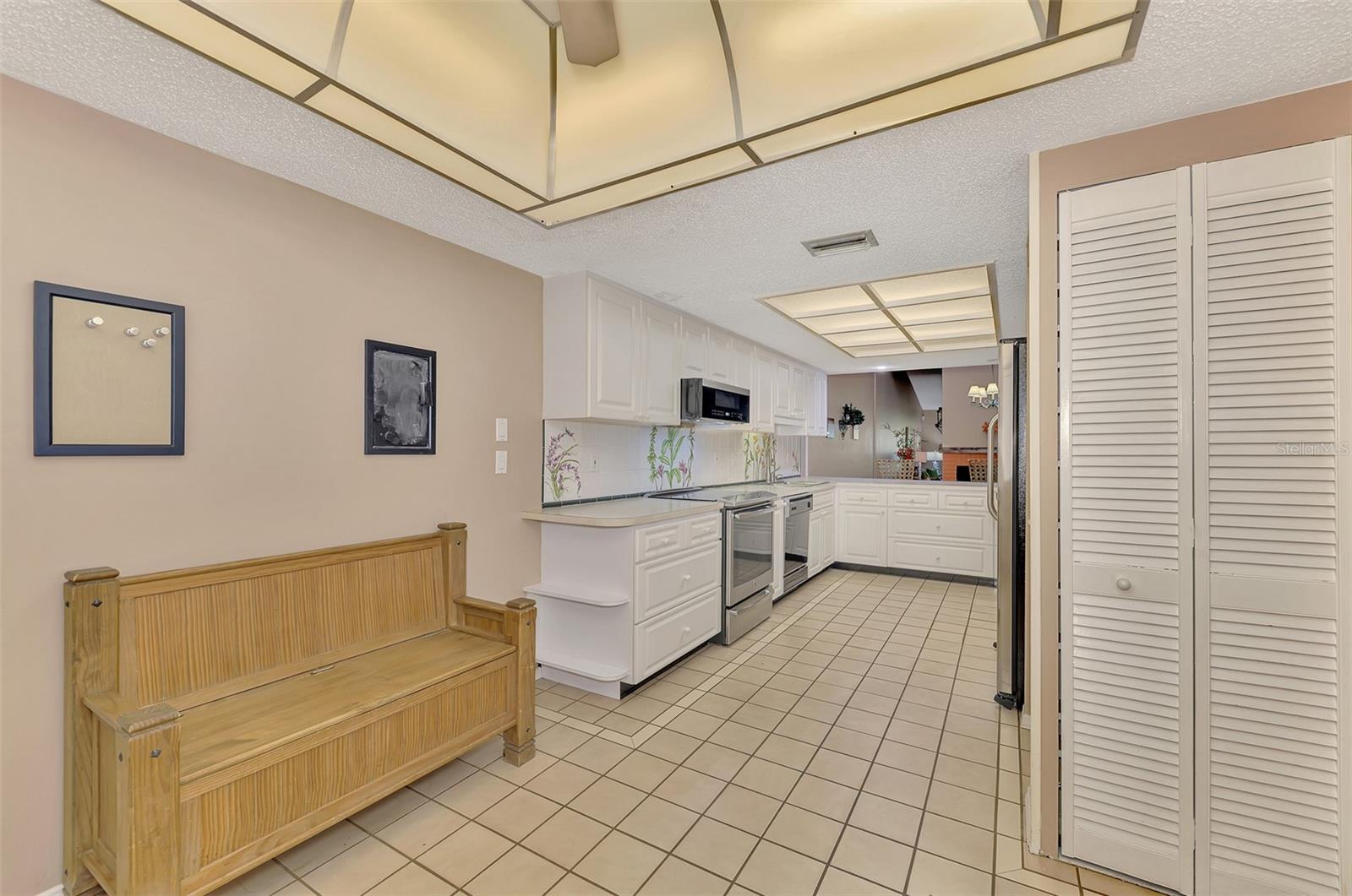 FAIRWAYS TWNHS & VILLAS - Residential