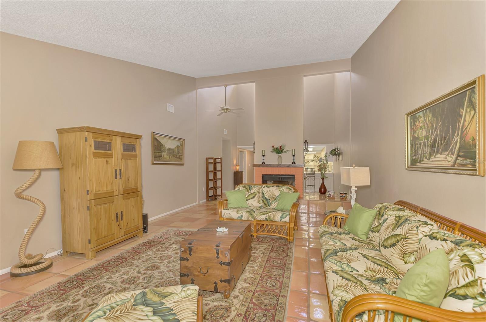 FAIRWAYS TWNHS & VILLAS - Residential
