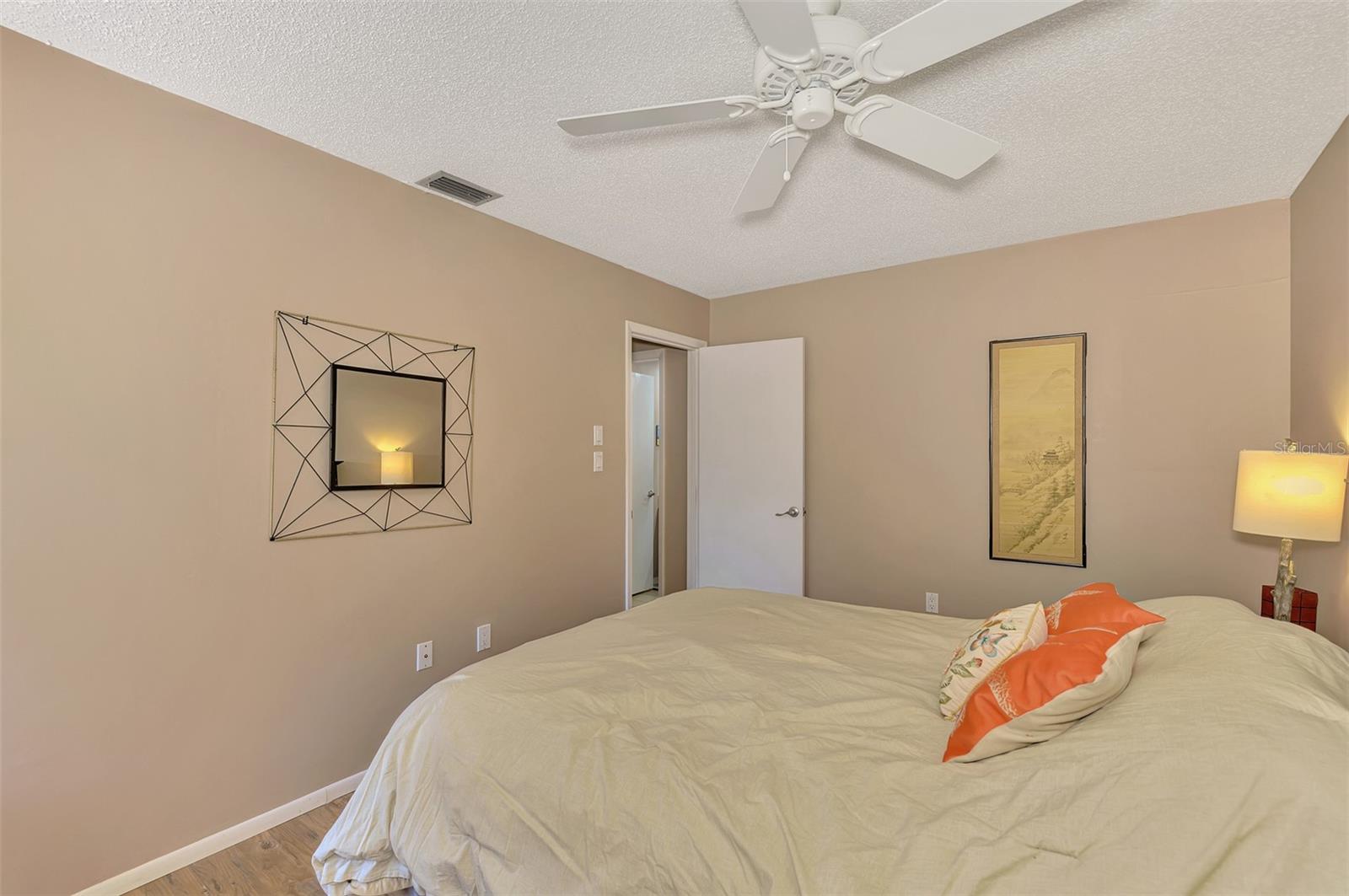 FAIRWAYS TWNHS & VILLAS - Residential