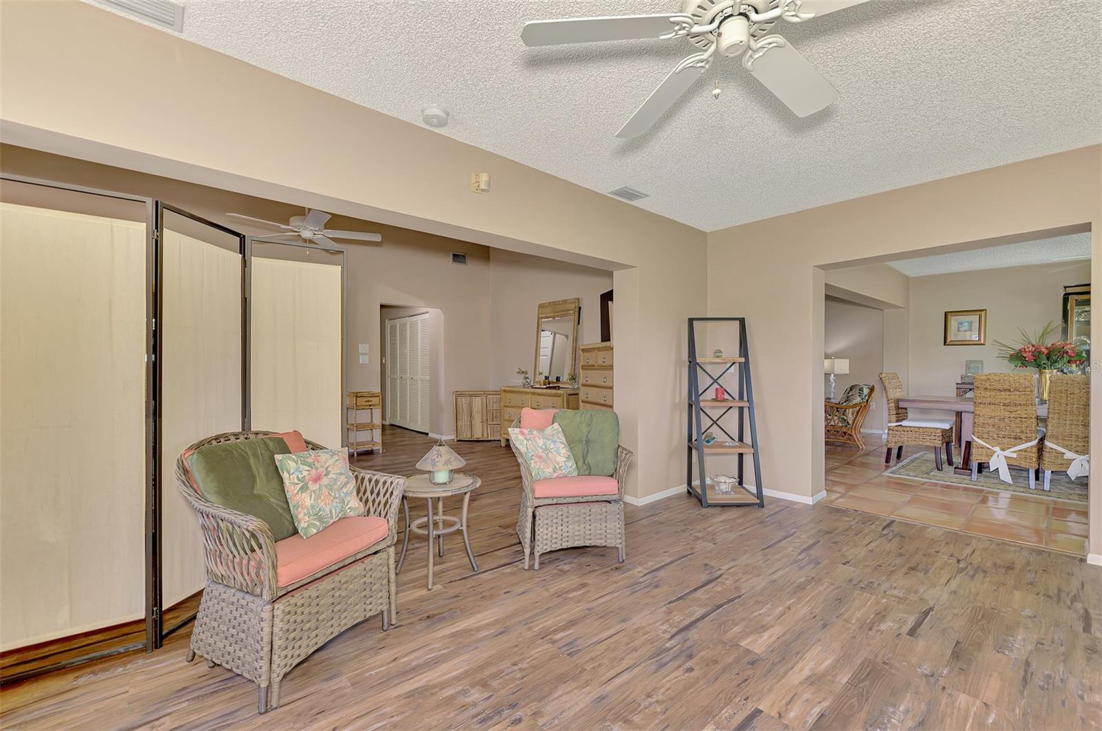 FAIRWAYS TWNHS & VILLAS - Residential