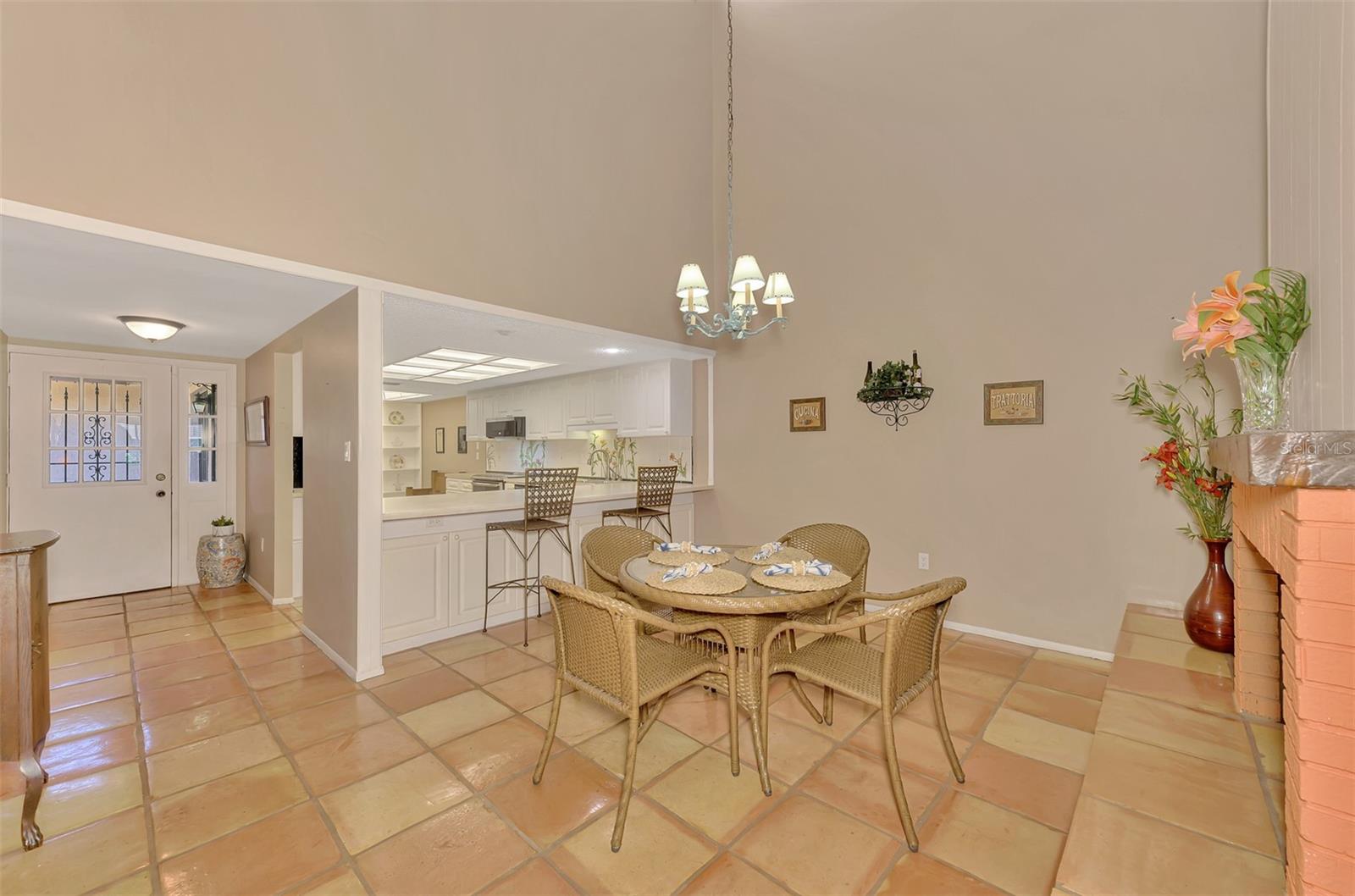 FAIRWAYS TWNHS & VILLAS - Residential