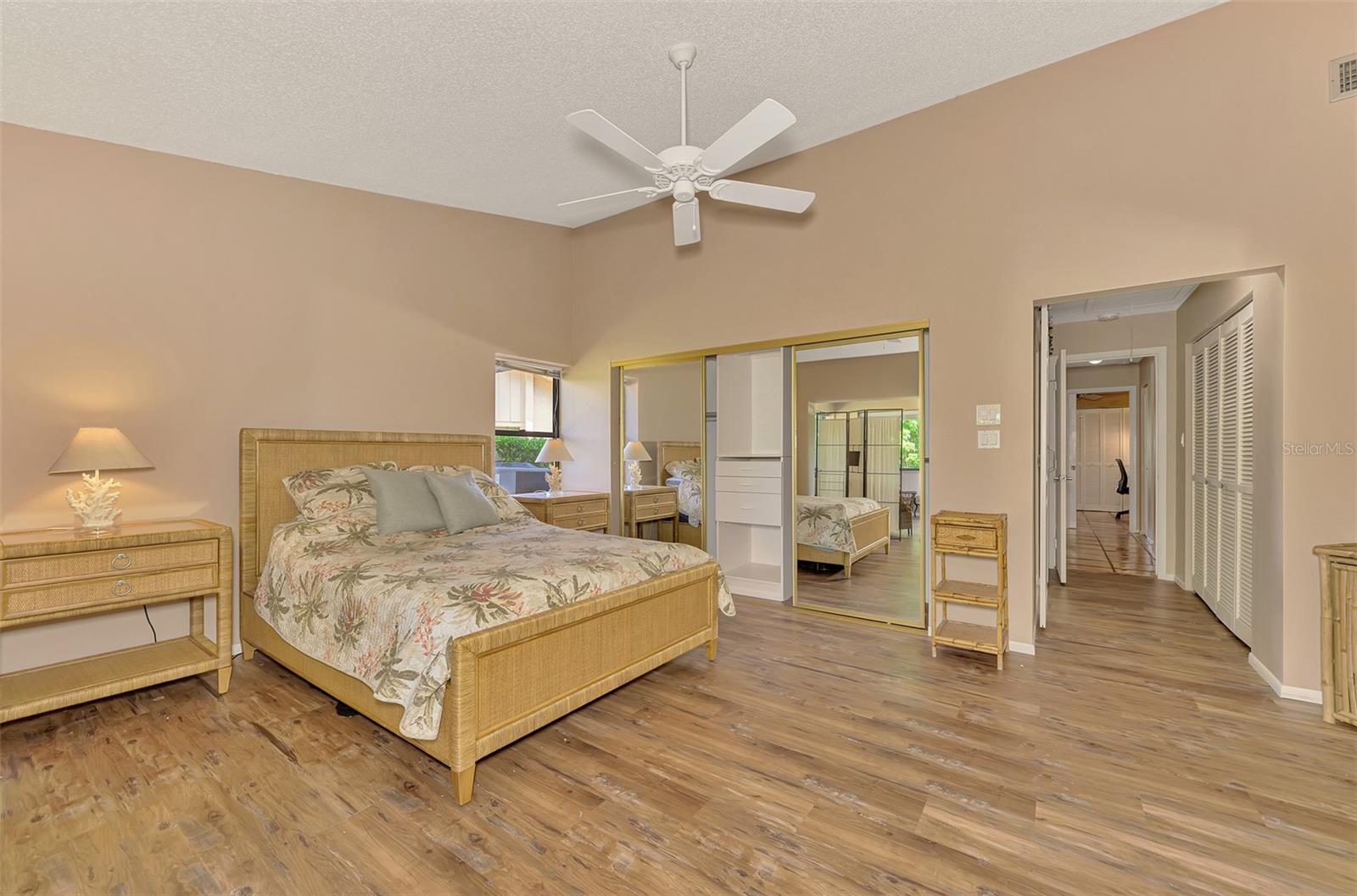 FAIRWAYS TWNHS & VILLAS - Residential