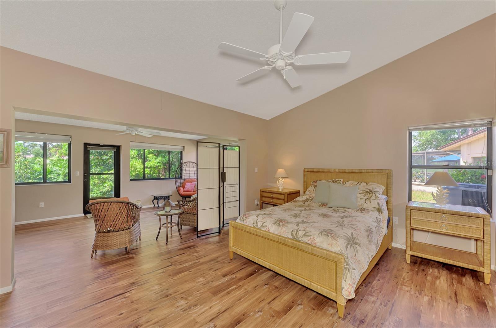 FAIRWAYS TWNHS & VILLAS - Residential