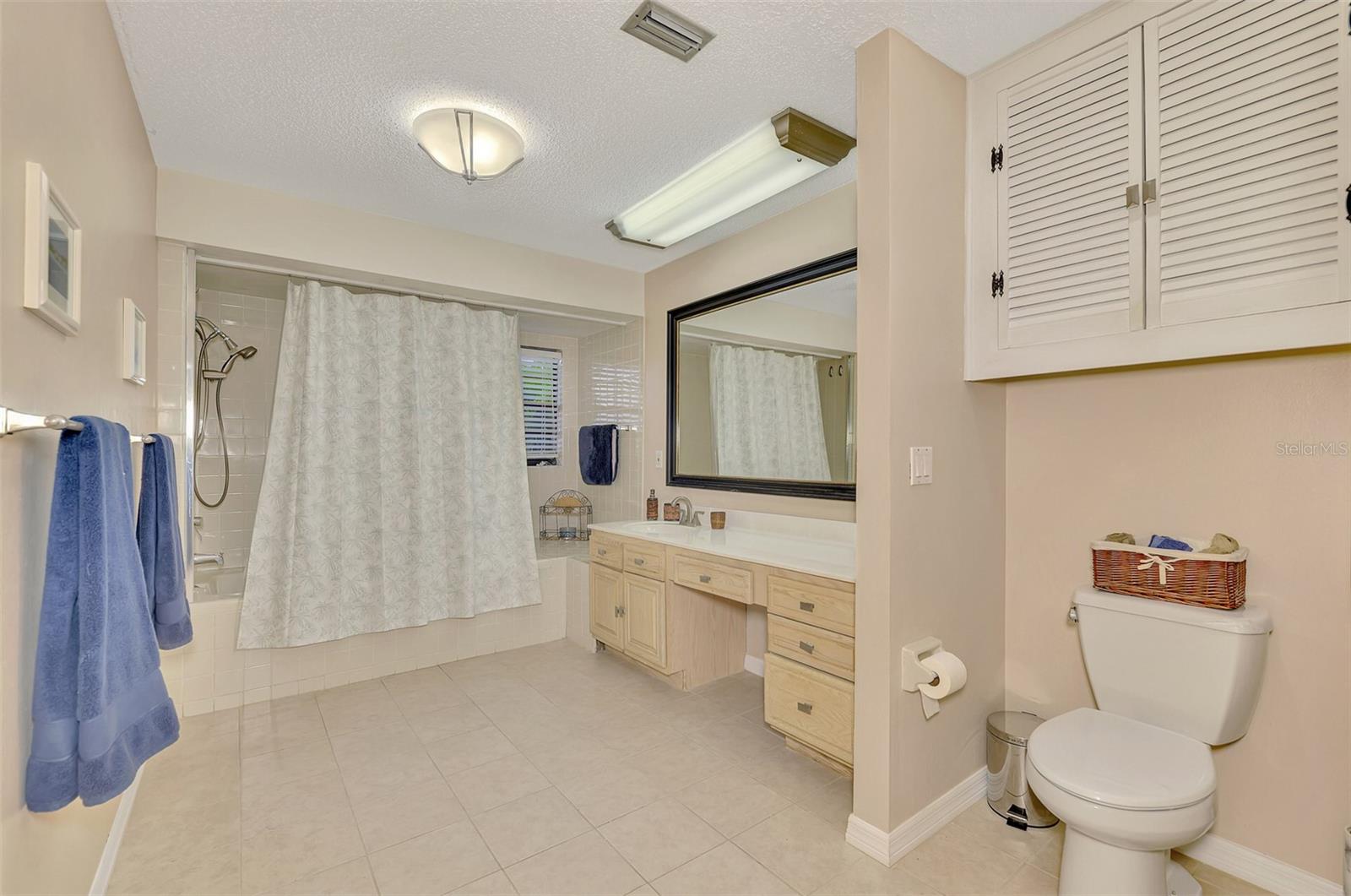 FAIRWAYS TWNHS & VILLAS - Residential