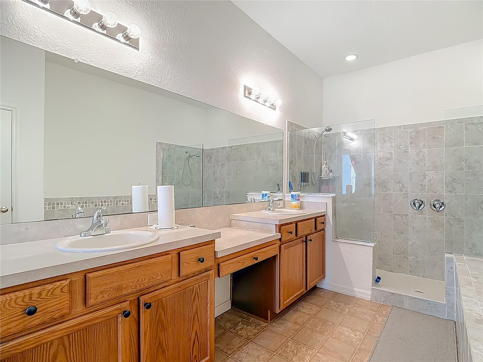 DINNER LAKE SOUTH - Residential