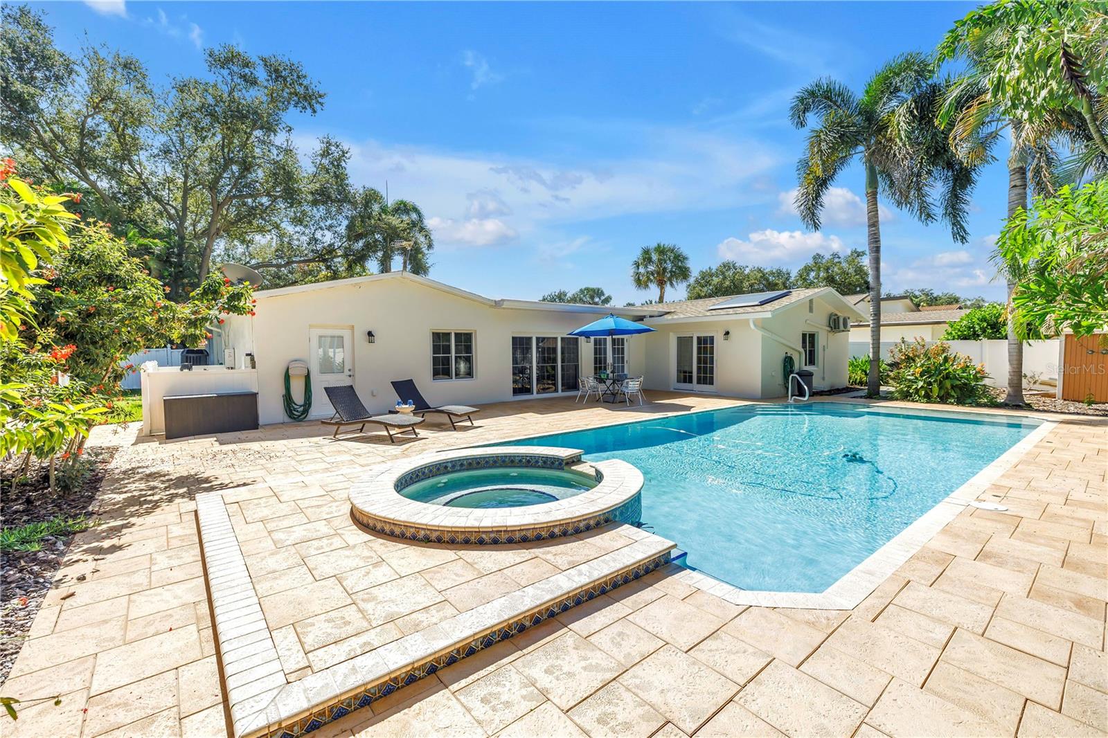 146 GIRALDA BOULEVARD NE