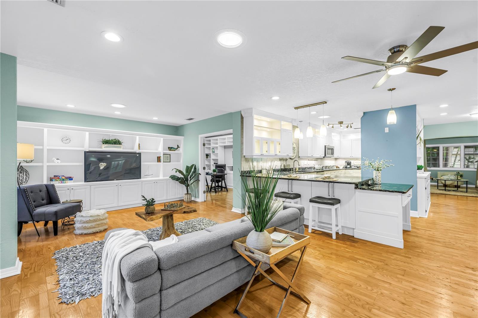 146 GIRALDA BOULEVARD NE