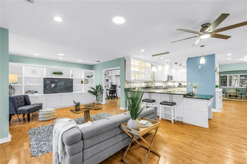 146 Giralda Boulevard Ne, St Petersburg, FL 33704