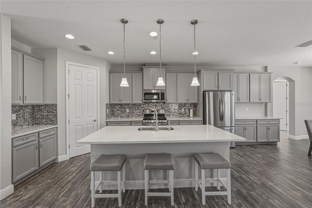 Photo of 14633 Red Castle Avenue, Lithia, FL 33547 (MLS # TB8501977)