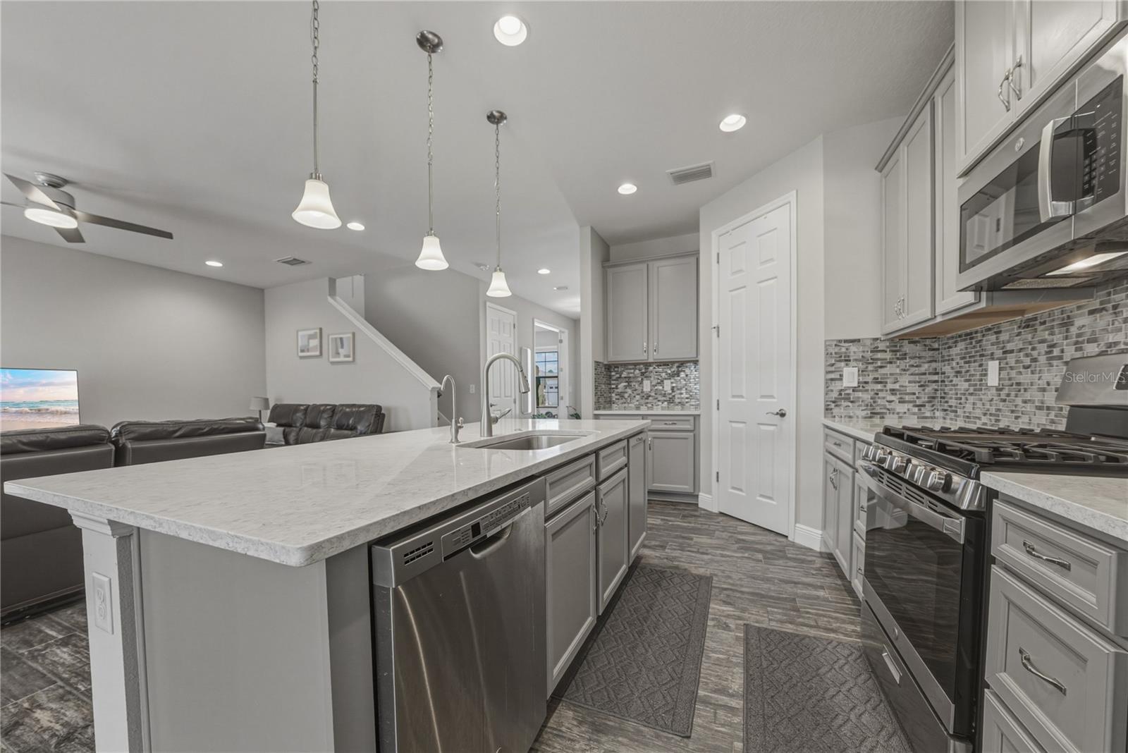 B & D HAWKSTONE PH I - Residential