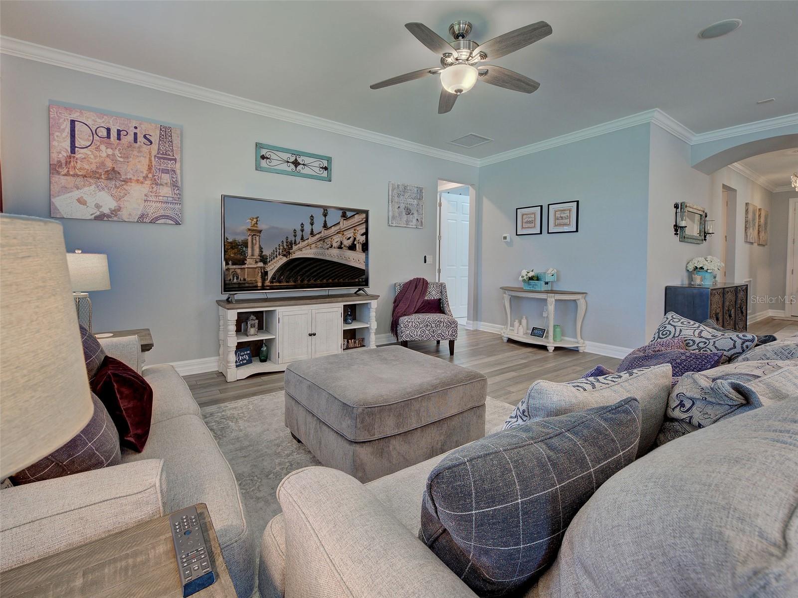 ISLANDWALK/THE WEST VLGS PH 8 - Residential