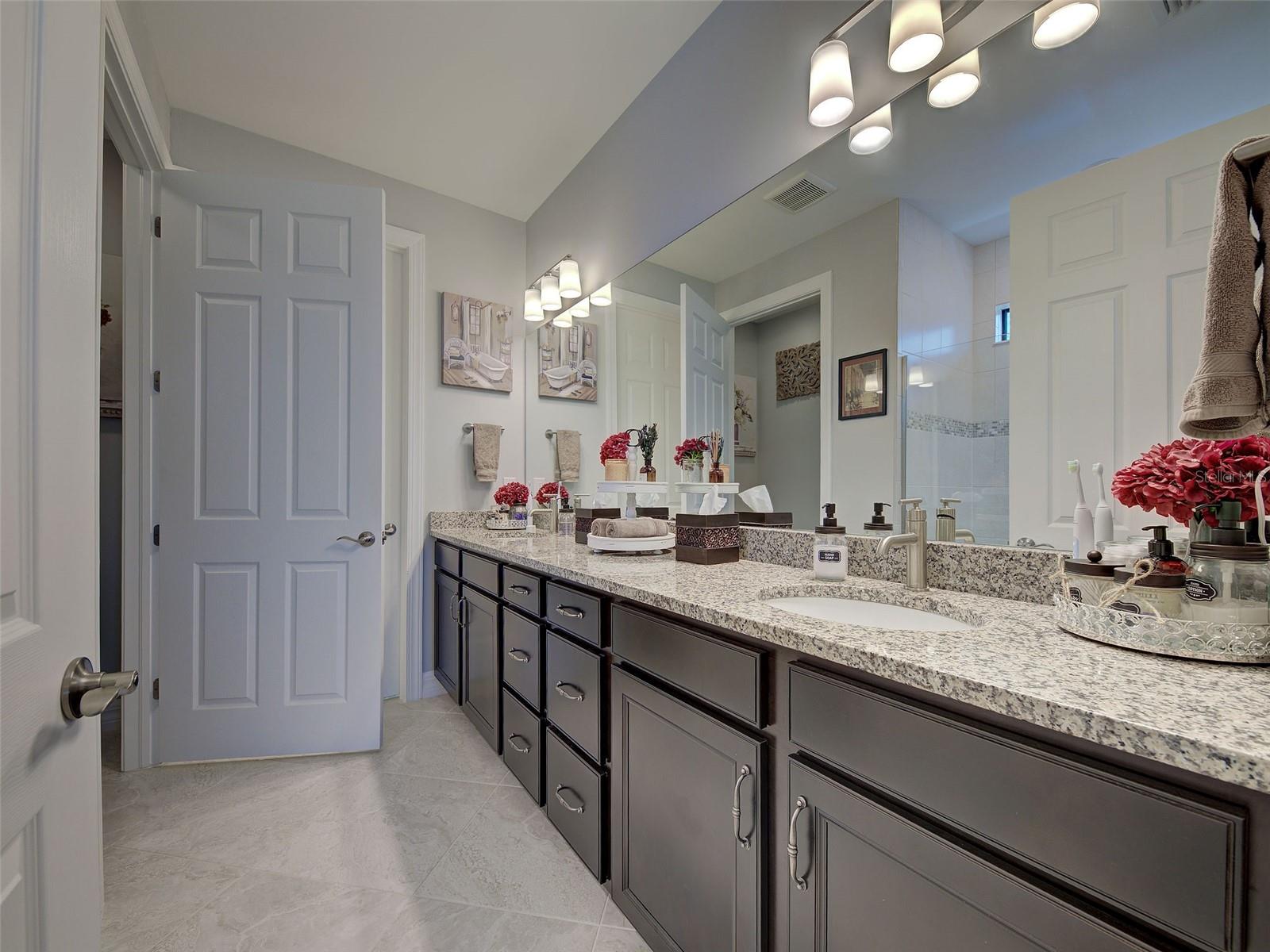 ISLANDWALK/THE WEST VLGS PH 8 - Residential