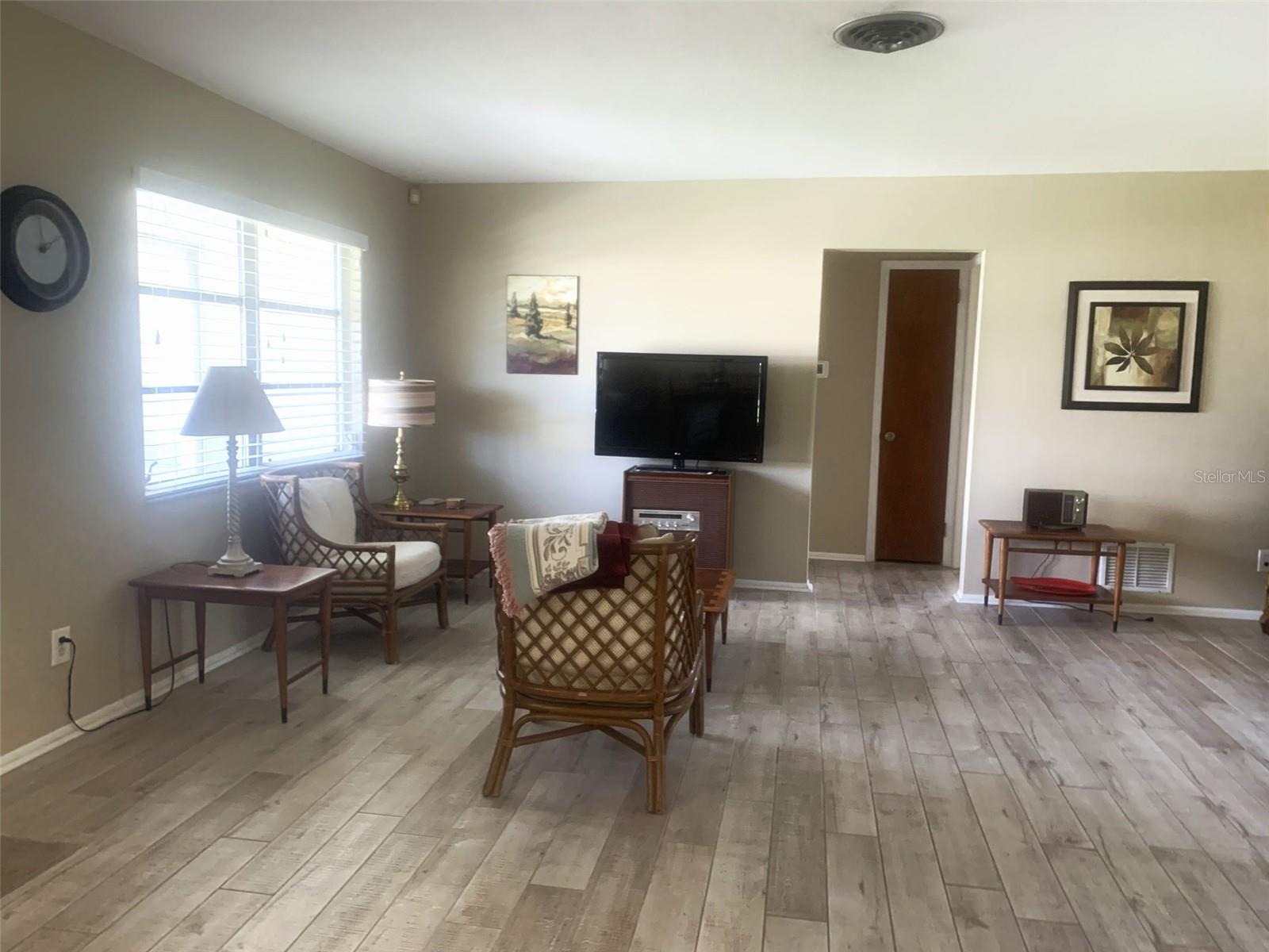 CLINTWOOD ACRES - Residential Lease