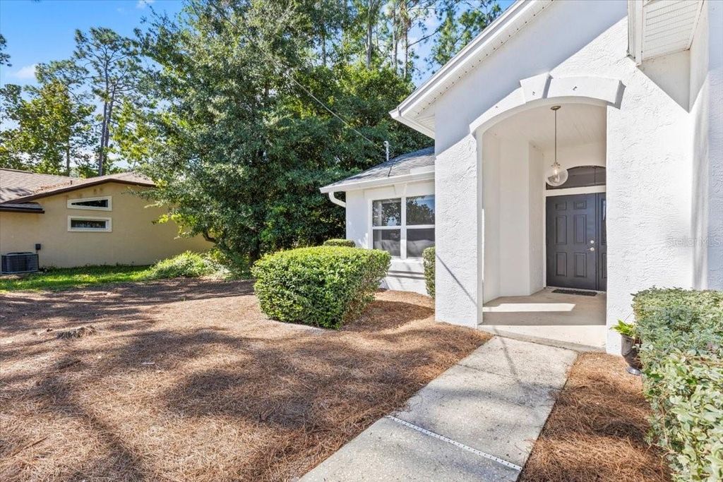 Photo of 4 West Place, Palm Coast, FL 32164 (MLS # FC313505)