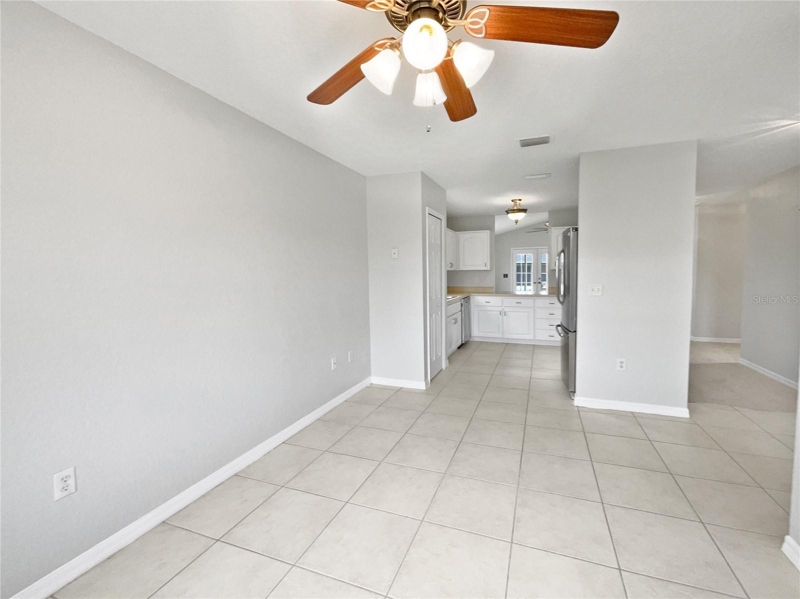 TAVARES LAKE SAUNDERS POINTE LT 01 - Residential