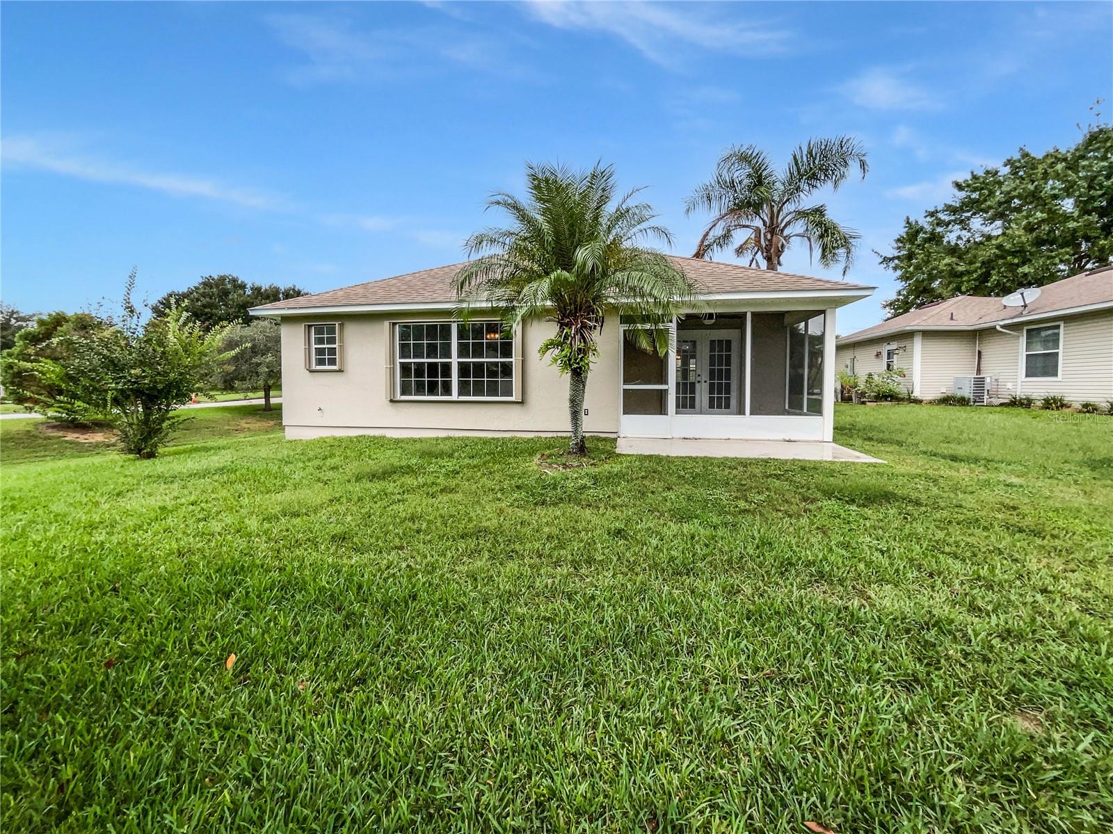 TAVARES LAKE SAUNDERS POINTE LT 01 - Residential