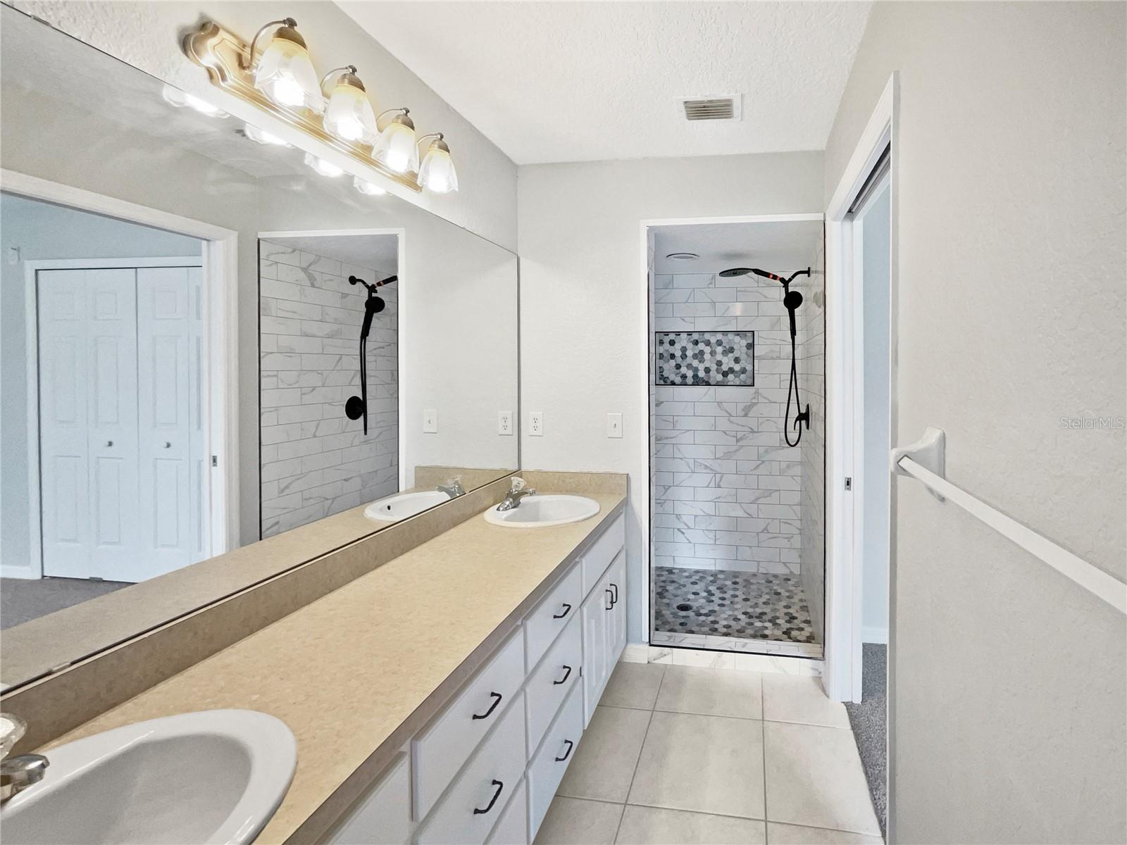 TAVARES LAKE SAUNDERS POINTE LT 01 - Residential