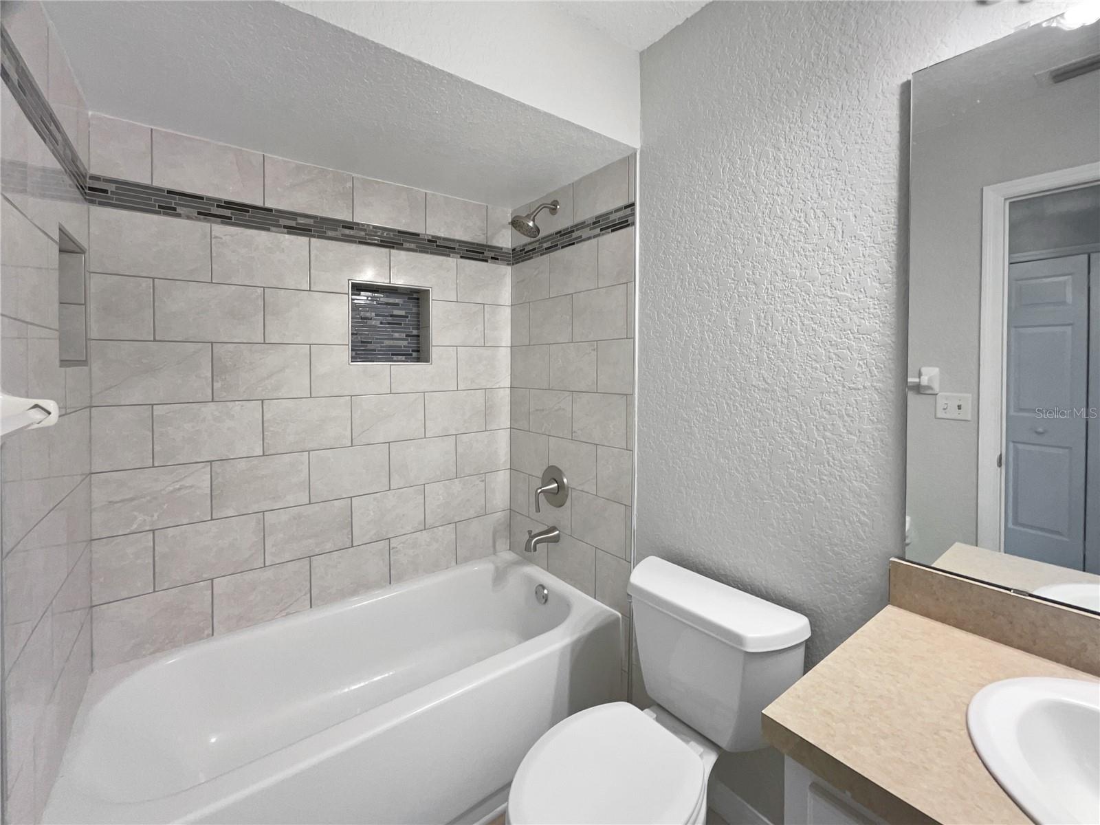 TAVARES LAKE SAUNDERS POINTE LT 01 - Residential