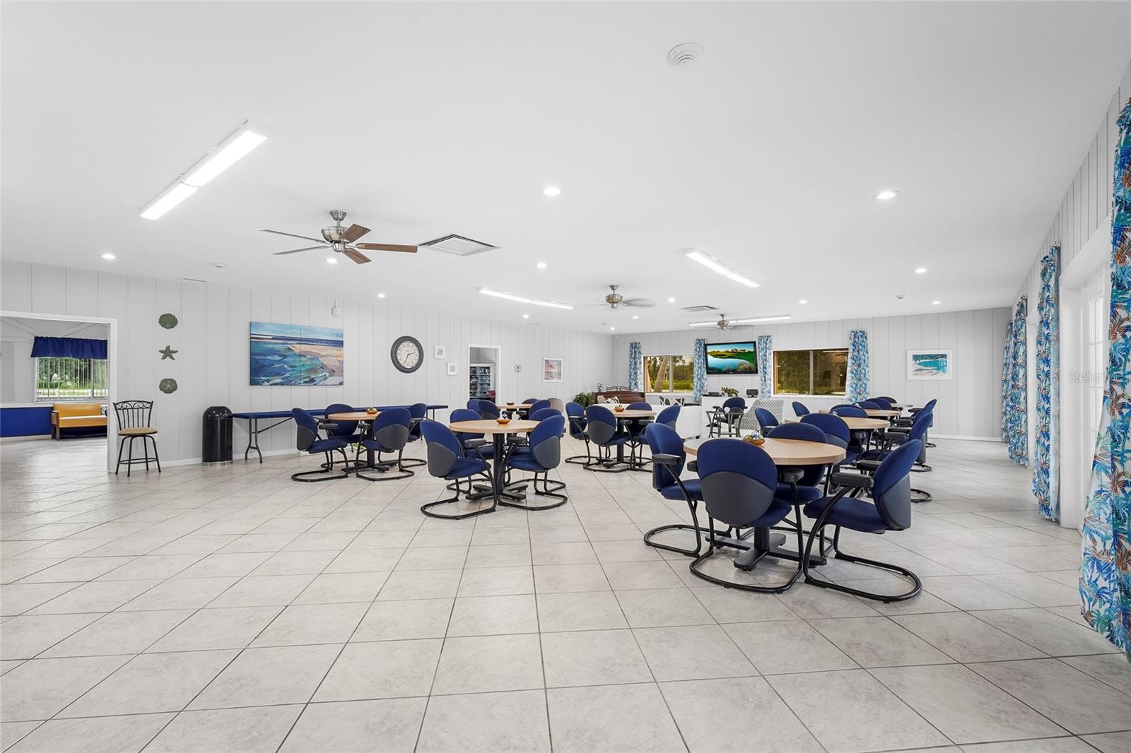 GLEN OAKS GARDEN APTS 3 - Residential