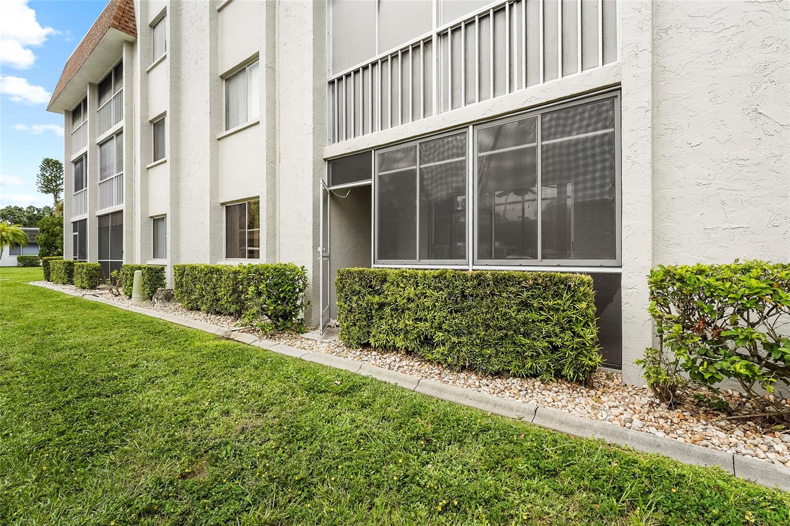 GLEN OAKS GARDEN APTS 3 - Residential