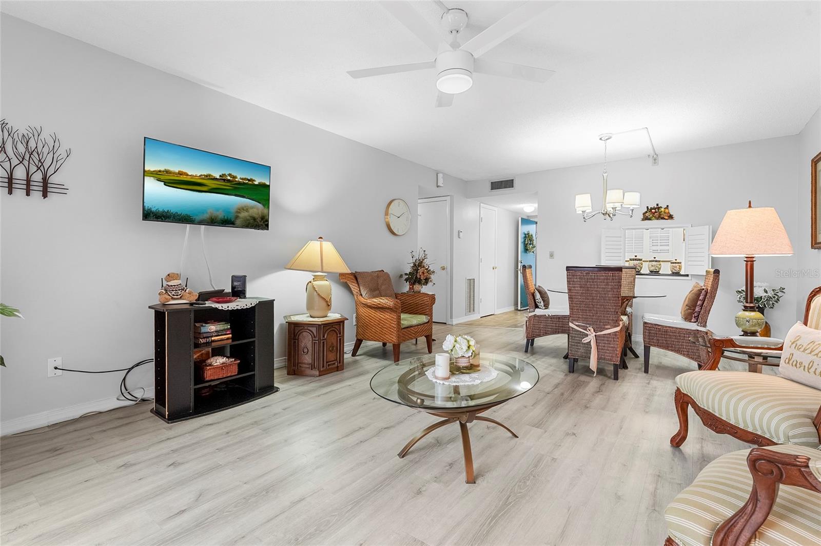 GLEN OAKS GARDEN APTS 3 - Residential