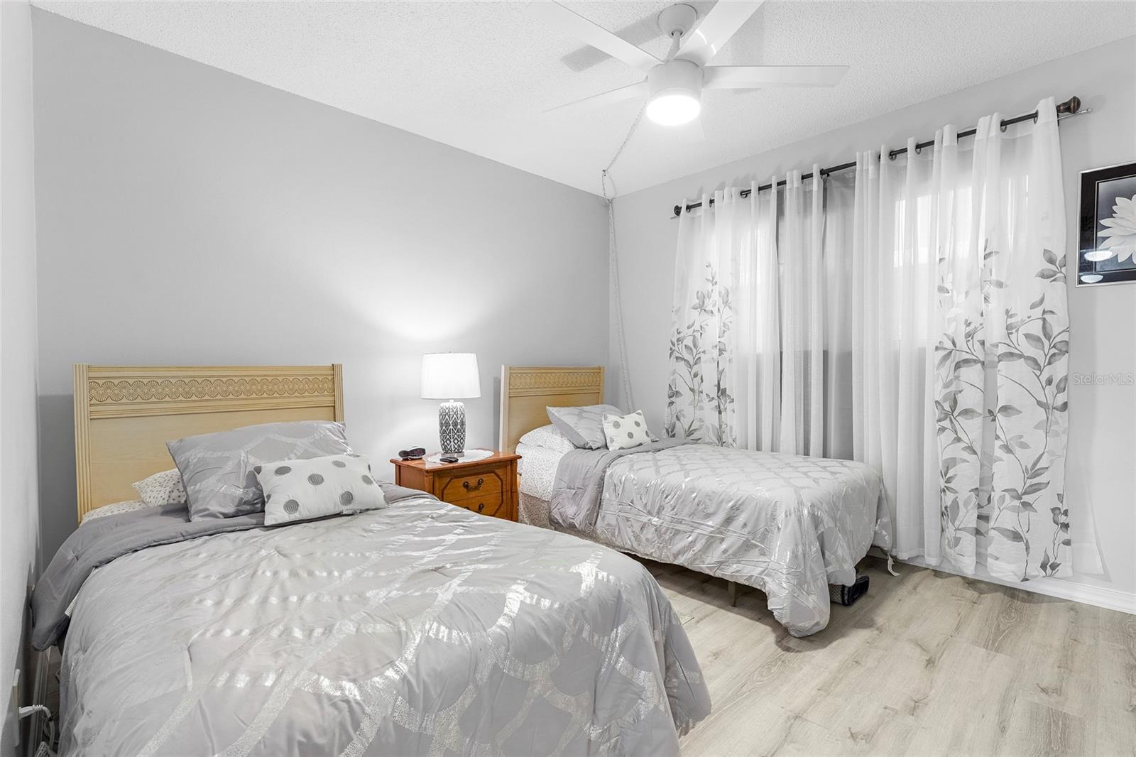 GLEN OAKS GARDEN APTS 3 - Residential