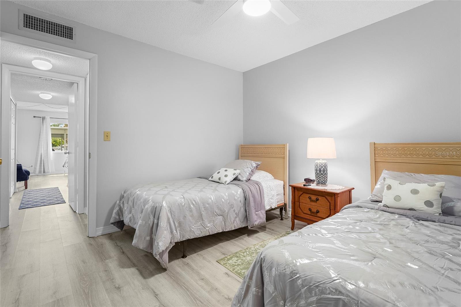 GLEN OAKS GARDEN APTS 3 - Residential