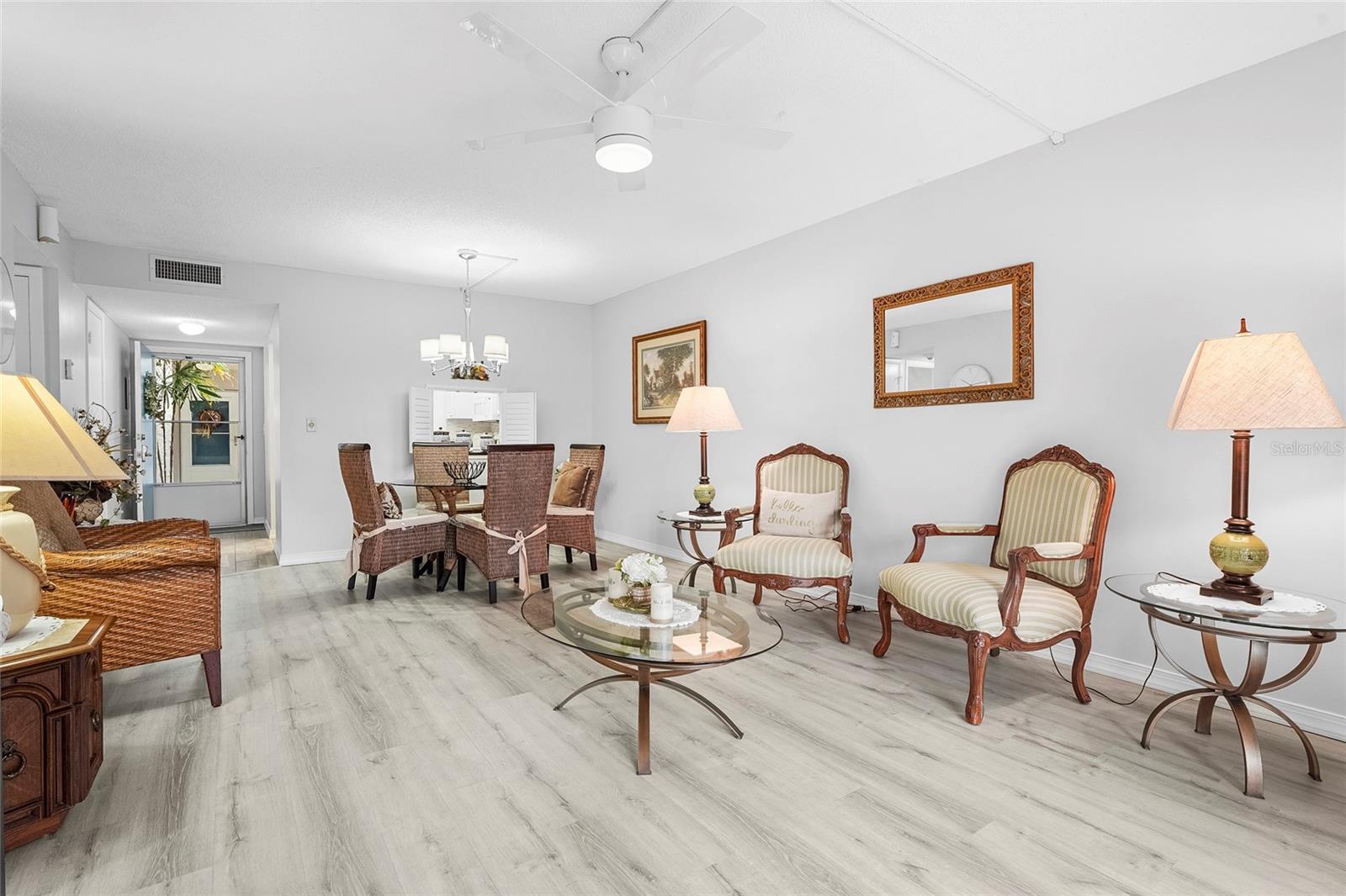 GLEN OAKS GARDEN APTS 3 - Residential