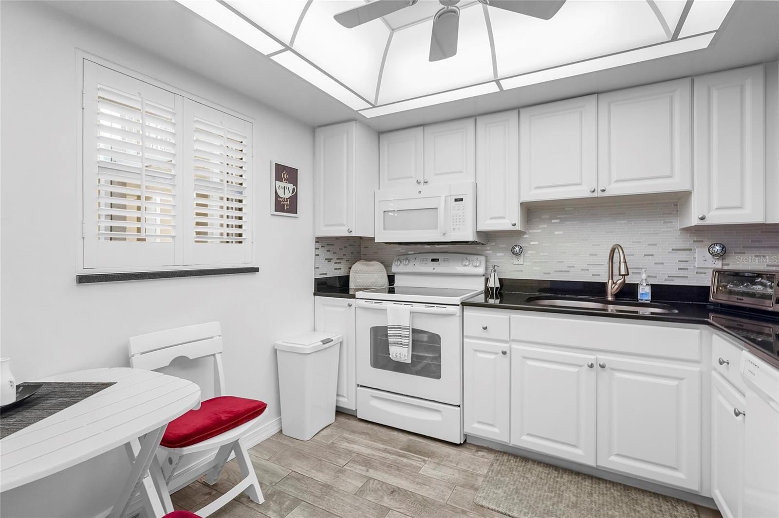 1540 GLEN OAKS DRIVE E B134