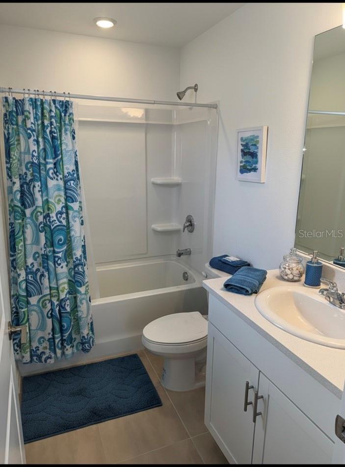 ARTISAN LAKES EDGESTONE NORTH PH I & II - Residential Lease