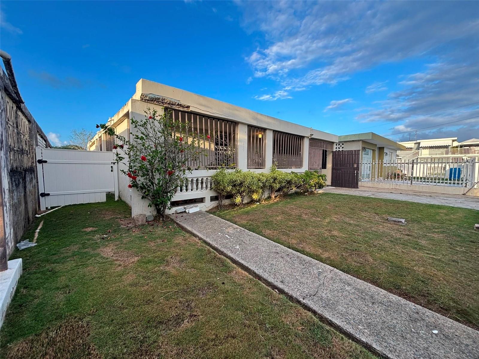 689 Cancer St VENUS GARDENS